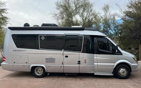 Vincent's Leisure Travel Vans 2019 Class B