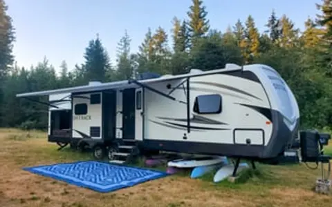 Clean & stocked! 2018 Keystone RV Outback 335CG
