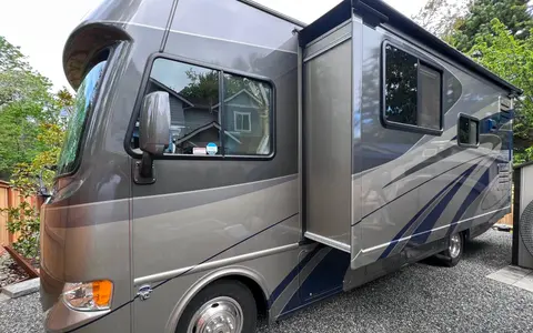 Super Sweet ACE Class A 29’ ft Easy to Drive! Clean! Explore the NW!