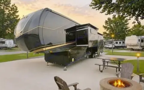 "Mountain Majesty" Jayco Sleeps 4 *Delivery Only*