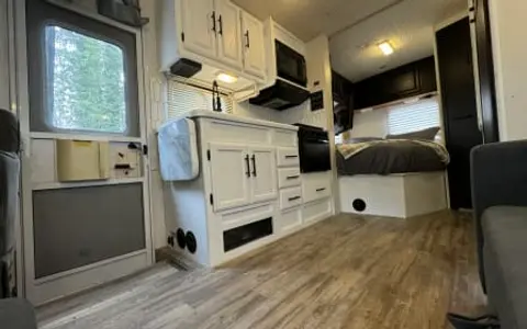 Minnie RV - Newly Renovated - Adventure Ready