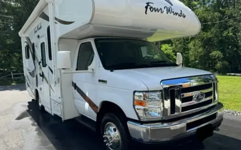 Newer Class C Motorhome - Easy to Drive - 2018