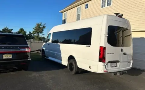 New Mercedes AWD Sprinter-Business Class