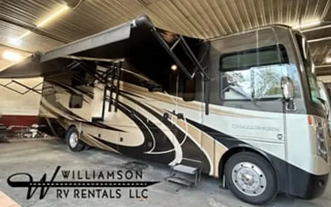 #14_40 ft Motorhome w/ bunks & 1.5 baths