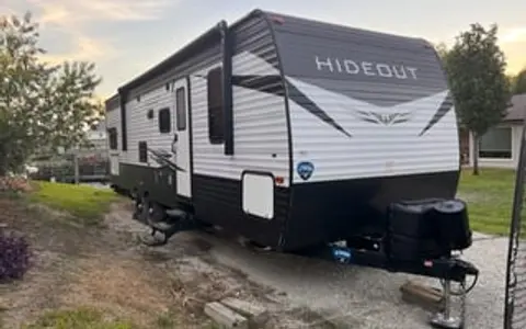 2020 Keystone Hideout 290LHS Sleeps 9