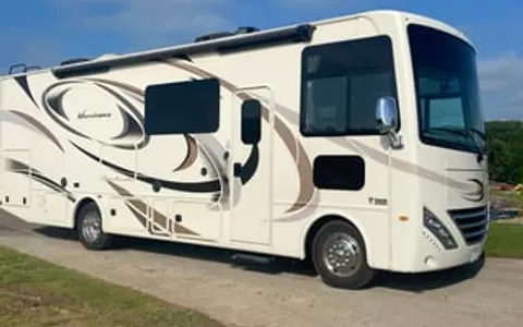 30 Ft Class A Motor Coach - Pets Allowed