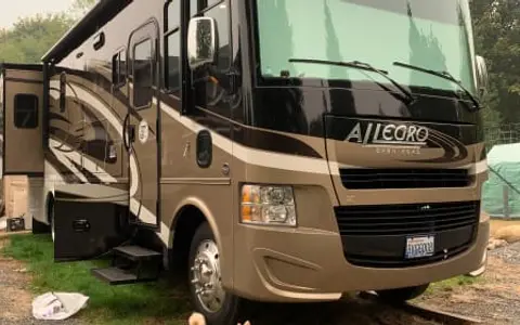 Surprisingly Luxurious-- 2016 Tiffin Allegro Starlink Included.