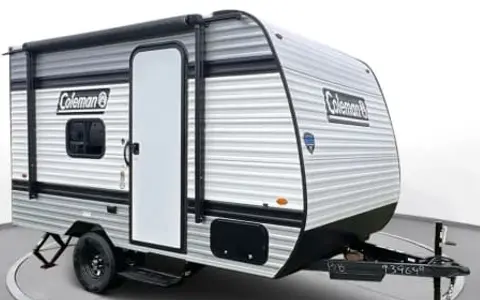 New 2025 Coleman keystone camper trailer perfect for couples and dogs!