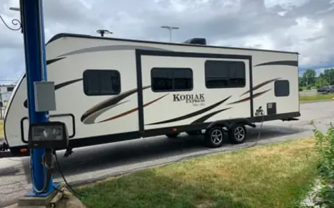 32 ft 2018 Dutchmen Kodiak Express