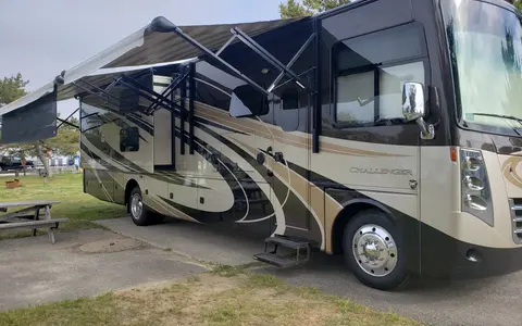 Luxury Class A Thor Challenger 37TB Bunkhouse - DELIVERY & SETUP by OWNER ONLY