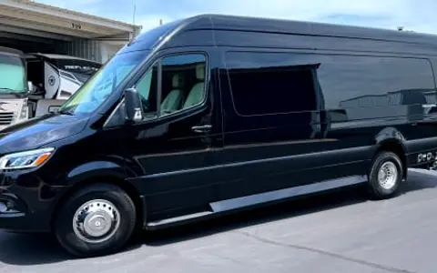 2024 Ultimate Toys Ultimate Coach Sprinter
