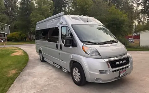 Luxury Zion Campervan | Cozy, Easy to Drive + WiFi Add-on
