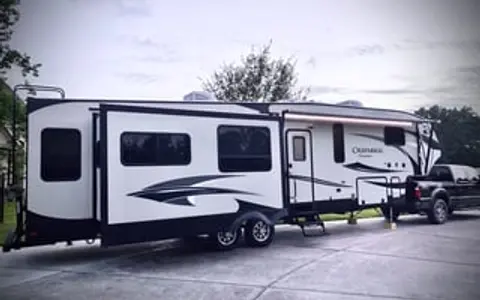 2 bedroom Mid Bunkhouse Fifth Wheel