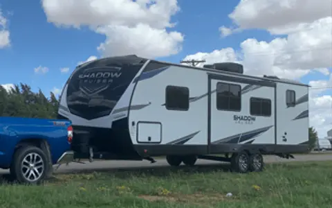 Shadow Cruiser Getaway – Modern Travel Trailer