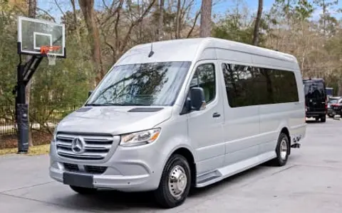 2023 Ultimate Toys Ultimate Coach