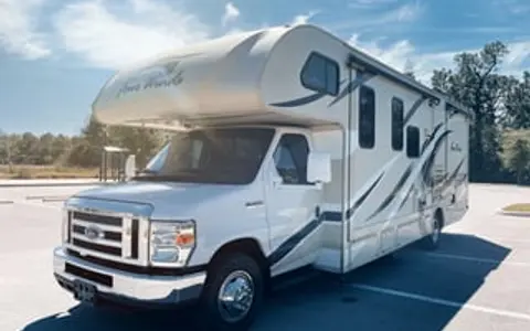 Meet RV Nighter Thor Four Winds Class C with WIFI
