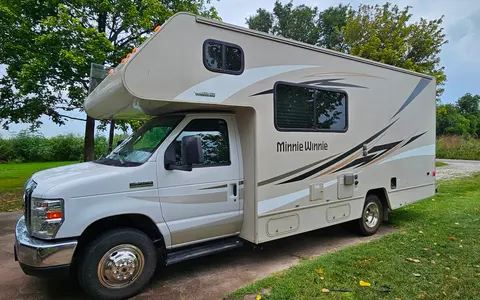 Adventure Ready! Winnebago Minnie Winnie – Sleeps 5–6