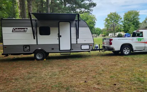 Daniel's Coleman  17b Travel Trailer W/Electric Fireplace and Coffee Machine and Bluetooth Radio!!!