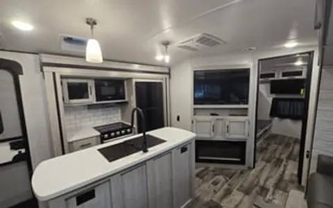 The Sunset Cruiser (Sleeps 10 with BH & 1.5 Baths)