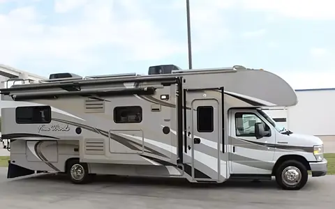 2015 Thor Motor Coach 28F Class C