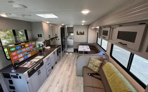 2025 33ft Coachmen 31MB - Sleeps 8 - Fully Stocked Adventure Supplies.