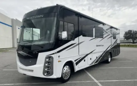 Luxury Class A Motorhome | Sleeps 7 | Perfect for Families & Groups