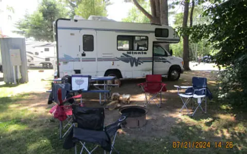 Simple and Comfortable Winnebago Minnie