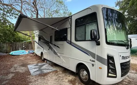 Luxury Class A | 2025 Thor Resonate 30C | Sleeps 6 | Starlink WiFi