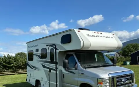 Emma's 2021 Ford 19ft motorhome