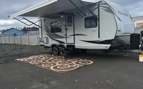 Muggsy- 2021 Nash 22H Great for off-grid adventure.