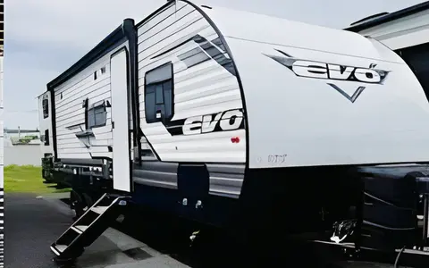 Ellie- Luxury camping with plenty of space