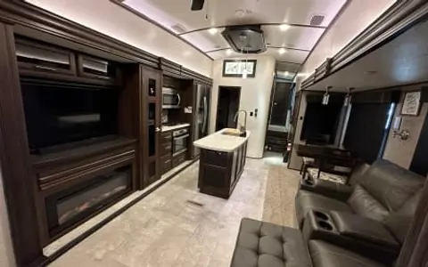 Luxury 42ft 5th Wheel!