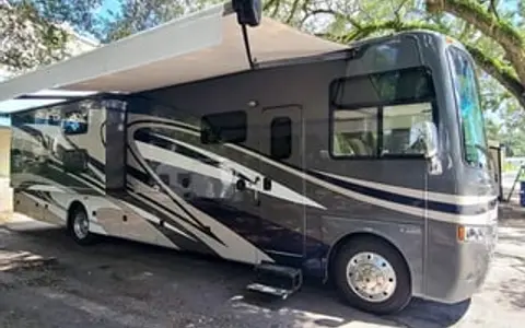 2017 Thor Motor Coach Miramar 37.1 Bunk