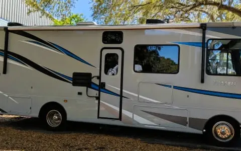 2022 COACHMEN PURSUIT 31'
