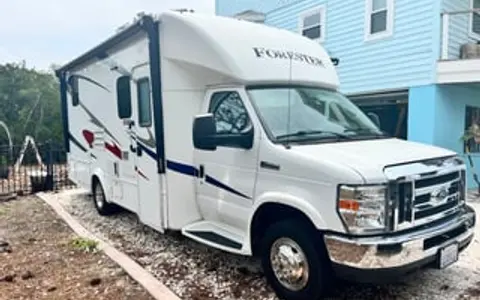 Easy To Drive, Pet Friendly, Offgrid Capable Fun!