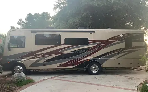 New Luxury 34" Motorhome , Fully Loaded