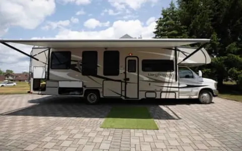 32 Foot Forest River Coachmen Leprechaun RV
