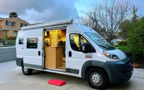 2017 Ram promaster 2500/Sleep 4 Seat 4 500W Solar