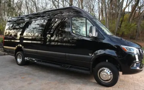 "Arvie" Ultimate Toys Sprinter Coach