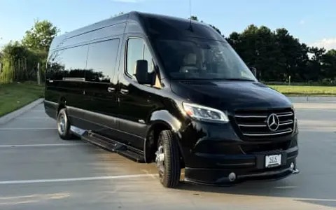 Luxury Midwest Daycruiser Sprinter/ VIP Travel in Style