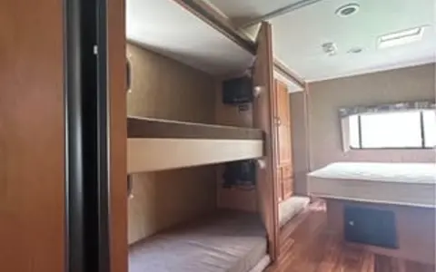 2014 Coachmen RV Freelander 32BH Chevy 4500