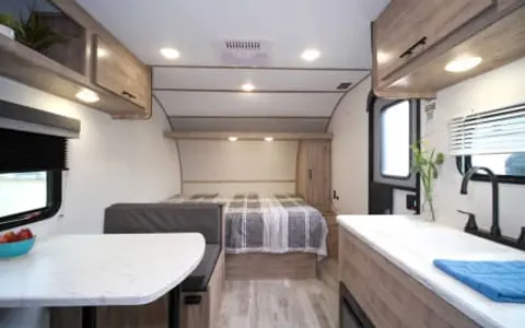 2024 FULLY Stocked Cozy Camper Sleeps 5