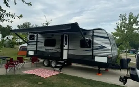 Cozy, lightweight 9 person travel trailer
