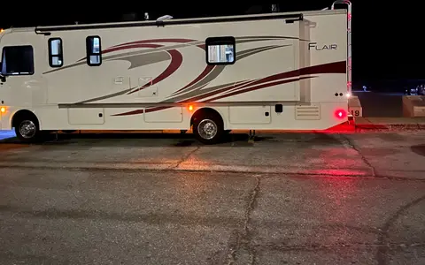 Family unit with 2 full-sized bathrooms.