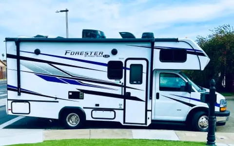SUPER CLEAN 2025 FORESTER  24' (PET FRIENDLY)