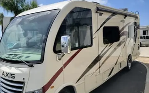 "Glam like New" 2021 Thor Axis. Free Parking