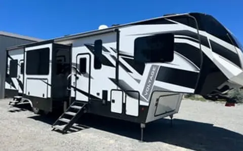 2020 Dutchmen RV Voltage V3635
