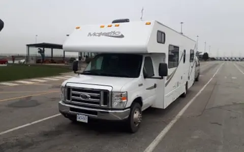29ft, 8 sleeps, 2016 Thor Majestic