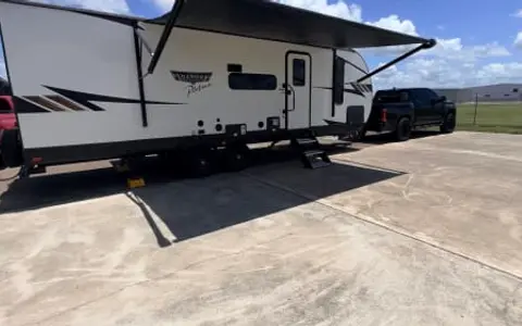 Family-Friendly 2023 Wildwood Platinum – Delivery Available!