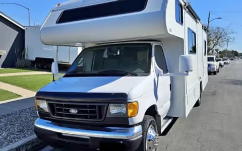 "Wandering Winnie"  2005 Winnebago Minnie Winnie